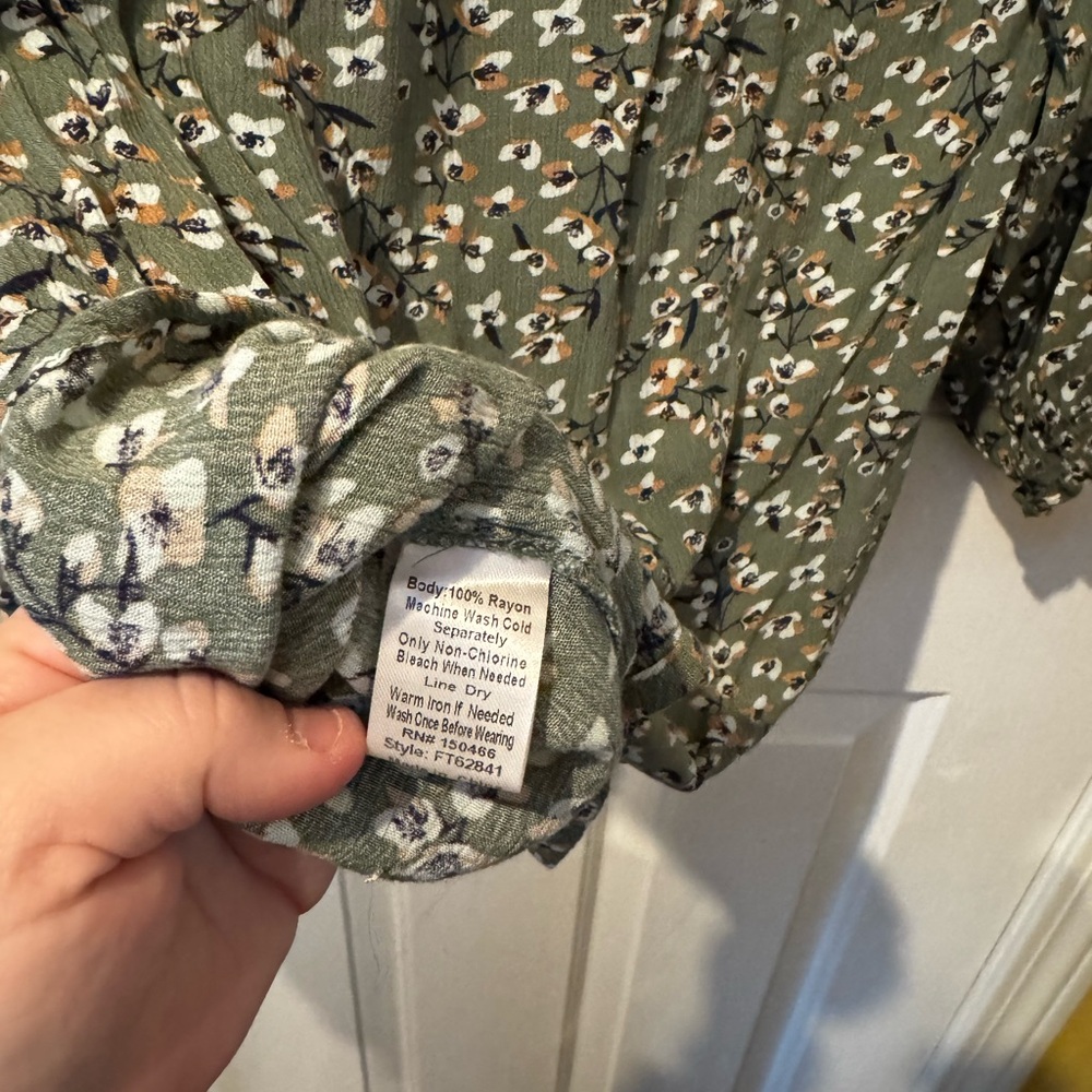 Monday Fun Floral Blouse - Picture 6 of 6